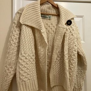 Made in Ireland 100% wool womens sweater - medium